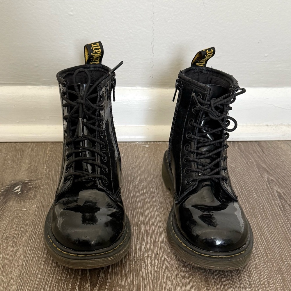 Dr. Martens Black |Size 2 - Picture 1 of 7